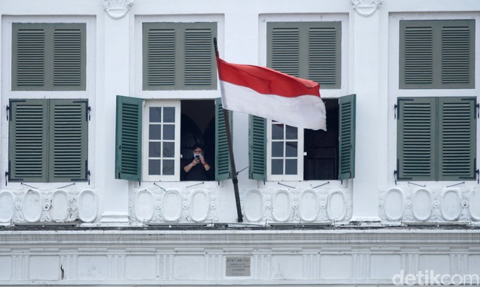Memasuki libur hari kedua, Wisatawan mulai mendatangi objek wisata Kota Tua, Jakarta, Kamis (29/10/2020). Libur panjang dan cuti bersama yang ditetapkan pemerintah seperti ini biasanya kawasan wisata kota tua selalu dibanjiri oleh pengunjung.