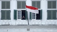 Meskipun demikian, Libur cuti bersama, kawasan Kota Tua Jakarta masih menjadi magnet bagi sebagian warga ibu kota untuk menghabiskan waktu dan membunuh bosan di tengah pembatasan sosial berskala besar akibat pandemi COVID-19.