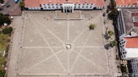 Ditambah lagi selama masa pandemi ini tak ada hiburan yang digelar di Taman Fatahillah mulai dari live musik maupun penyewaan sepeda ontel. Tak heran magnet di Kota Tua sedikit hilang yang berimbas ke para pengunjung.