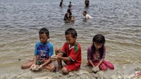 Meski masih berada dalam kondisi pandemi COVID-19, Pantai Ancol masih menjadi magnet bagi para wisatawan di Jakarta.