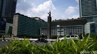 Tidak ada kemacetan seperti hari-hari kerja.