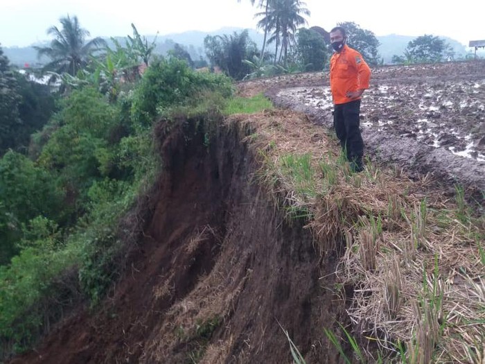 longsor di Bandung Barat.