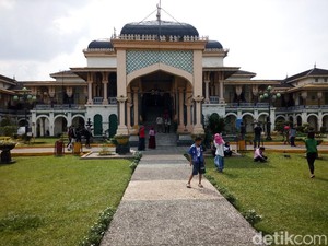 Libur Panjang Cuti Bersama, Begini Suasana di Objek Wisata Medan