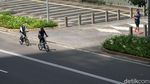 Membelah Sepinya Jalan Sudirman dengan Sepeda