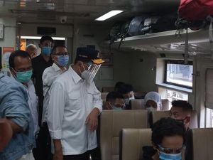 Libur Cuti Bersama, Menhub Cek Protokol Kesehatan di Stasiun Senen