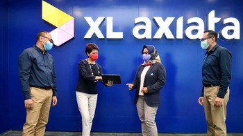 RUPSLB menyetujui pengunduran diri Mohamed Adlan Bin Ahmad Tajudi dari jabatannya sebagai Direktur Perseroan terhitung sejak 1 November dan mengangkat Budi Pramantika sebagai direksi XL yang baru.  Foto: dok. XL Axiata