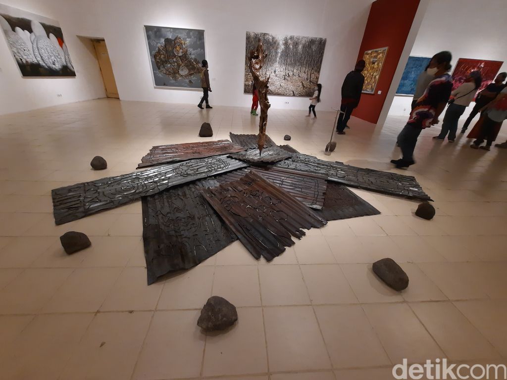 Karya perupa yang dipamerkan dalam acara pameran multi-dimensi 'Ataraxia' yang diselenggerakan oleh MayinArt di Jogja Gallery, Rabu (28/10/2020)