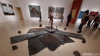 Pameran Ataraxia dibuka secara resmi oleh kurator seni Suwarno Wisetrotomo pada Rabu (28/10/2020). (Foto: Jauh Hari Wawan S/detikcom)  