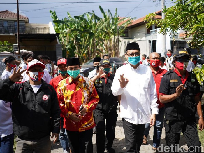 Pasangan calon nomor urut 3 Kelana-Astutik