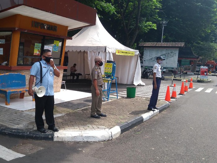 Penerapan protokol kesehatan bagi pengunjung TMII