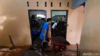 Beruntung tidak ada korban jiwa dalam peristiwa tersebut.