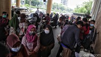 Libur nasional yang jatuh pada Kamis, 29 Oktober 2020, akan menjadi libur panjang hingga akhir pekan karena diberlakukannya cuti bersama pada hari Jumat. Sejumlah warga pun mendatangai tempat wisata, Ancol salah satunya.