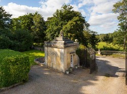 7 Foto Rumah 8 x 2.4 m, Luarnya Terlihat Usang Tapi Dalamnya di Luar Dugaan