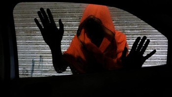 Runner-up kategori Under 20 diraih Shridarshan Shukla menampilkan seorang wanita yang mencari anak perempuannya di setiap mobil yang ada di jalan Praygraj. Foto: Siena International Photo Awards