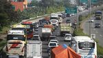 Foto: Tol JORR Arah Cikampek Pagi Ini Macet Parah