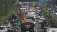 Kendaraan hanya bisa melajukan kendaraan dengan kecepatan rata-rata 5 sampai 10 Km/jam.