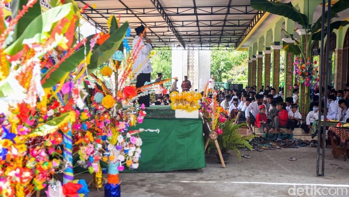 Tradisi Arak-arakan Ndhog-ndhogan di Banyuwangi berkurang di Tengah Pandemi COVID-19