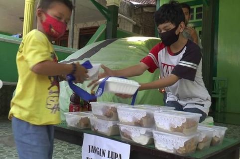 5 Fakta Tradisi Weh-wehan Saat Peringatan Maulud Nabi