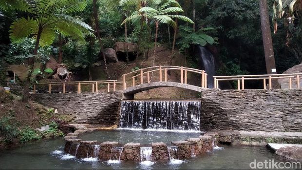 Wisata Curug Cipeuteuy Majalengka