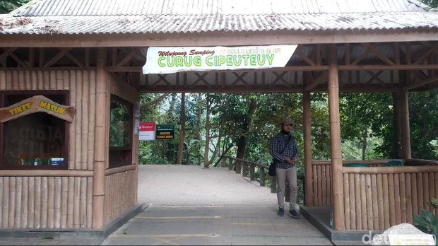 Wisata Curug Cipeuteuy Majalengka