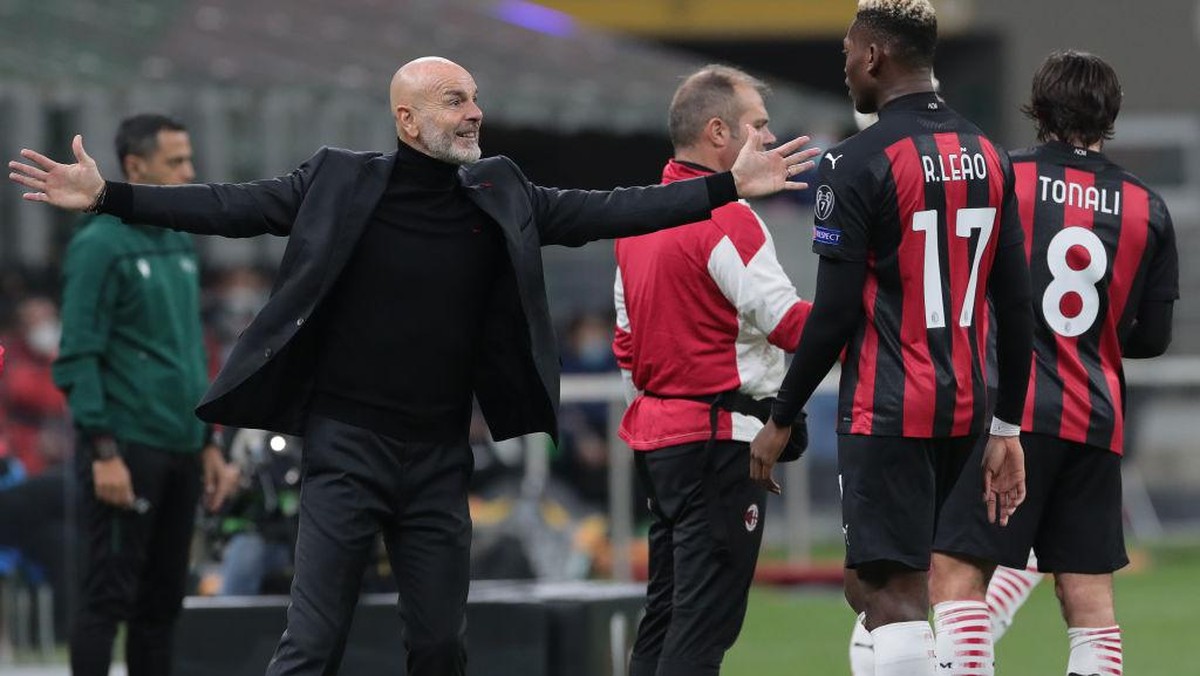 Stefano Pioli mengaku pusing menentukan starting line up AC Milan usai pemain inti dan pelapis mereka tampil sama baiknya (Foto: Getty Images/Emilio Andreoli)