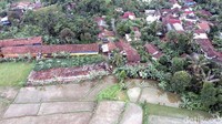 Sebanyak 93 rumah mengalami kerusakan.