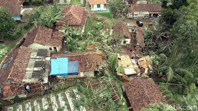 92 Rumah Rusak Imbas Terjangan Puting Beliung di Sukabumi
