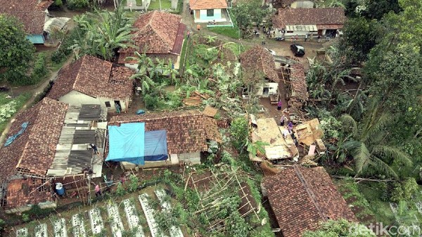 92 Rumah Rusak Imbas Terjangan Puting Beliung di Sukabumi