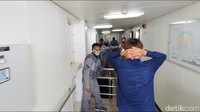 Para ABK dari kedua kapal ikan itu langsung menjalani pemeriksaan di KN Pulau Nipah-321.