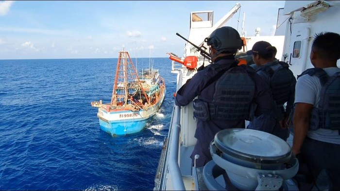 Bakamla RI dalam gelar Operasi Cegah Tangkal 2020 kembali menangkap kapal ikan asing yang masuk wilayah perairan Indonesia secara ilegal di Perairan Natuna Utara, Kamis (29/10/2020).