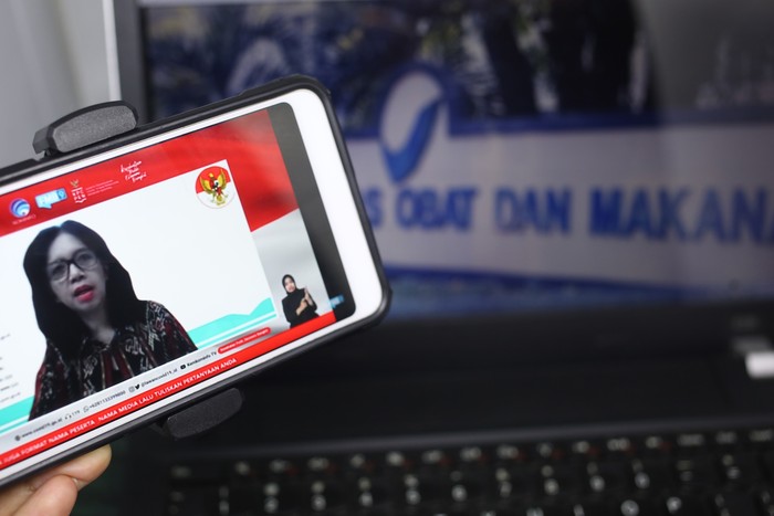 Plt. Deputi bidang pengawasan obat, narkotika, psikotropika, prekursor dan zat adiktif BPOM, Dra. Togi J Hutadjulu, Apt.,MHA memberikan keterangan dalam konferensi pers mengenai pengawalan BPOM dalam proses penyediaan vaksin Covid-19 di Jakarta, Rabu 28 Oktober 2020.