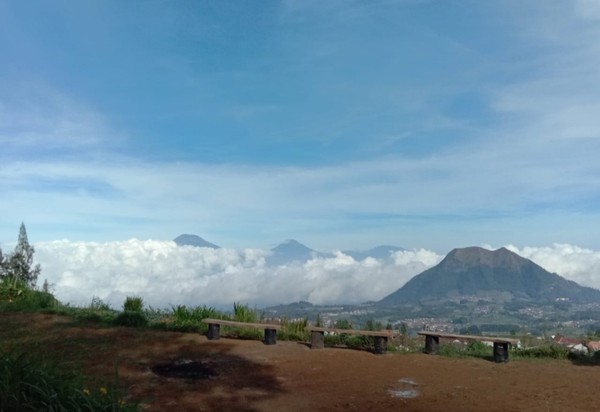 Tempat wisata Camping Ground Pinus Cuntel menawarkan pengunjungnya menikmati makanan angkringan dengan cara berbeda. (Dok Camping Ground Pinus Cuntel) Tempat wisata Camping Ground Pinus Cuntel menawarkan pengunjungnya menikmati makanan angkringan dengan cara berbeda. (Dok Camping Ground Pinus Cuntel)