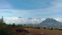Tempat wisata Camping Ground Pinus Cuntel menawarkan pengunjungnya menikmati makanan angkringan dengan cara berbeda. (Dok Camping Ground Pinus Cuntel)