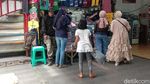 Cihampelas Bandung Ramai Diserbu Wisatawan