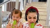Setelah bercerai dengan mantan suaminya,  DJ Katty Butterfly memang baru-baru ini menjalin hubungan dengan Aiman Rizky. Ia juga sering mengajak kekasihnya tersebut kulineran bersama. Foto: Instagram @djkattybutterlfy