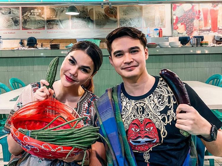 DJ Katty Butterfly Asik Liwetan hingga Mukbang Pare bareng Kekasih