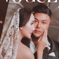 Kemesraan Ivan Gunawan dan Bella ditampilkan saat pemotretan prewedding yang digarap fotografer ternama Moza Wahyu. Sahabat Ivan Gunawan, Ruben Onsu, mengunggah beberapa momen saat mereka berpose di Instagram. (Foto: Instagram/@ruben_onsu, @mozawahyu, @bellapriliasant)