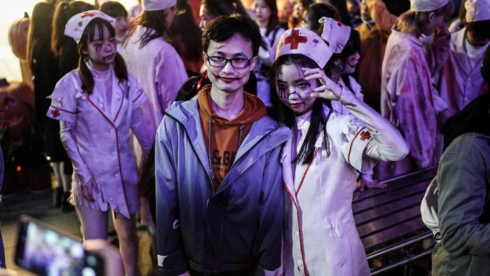 Halloween di Wuhan saat pandemi virus Corona