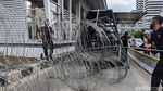 Jelang Demo Macron, Kedubes Prancis Dipagari Kawat Berduri