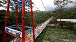 Jembatan Polkadot Warna-warni Ini Ada di Lereng Merapi Lho