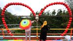 Jembatan Polkadot Warna-warni Ini Ada di Lereng Merapi Lho