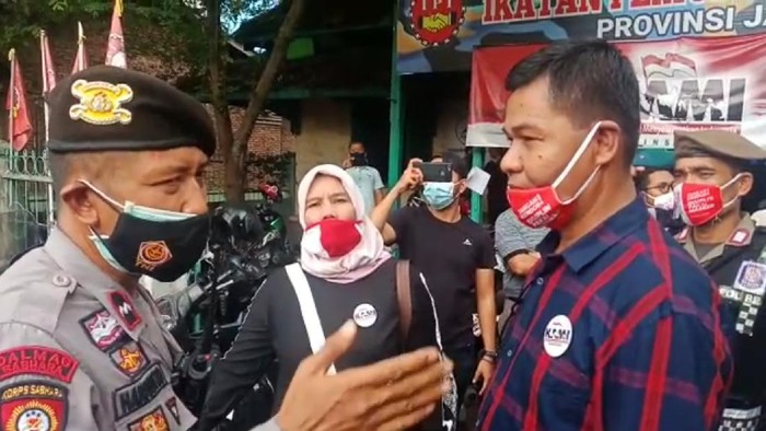 Screenshot video Gugus Tugas COVID-19 datangi acara deklarasi KAMI, Jumat (30/10/2020).