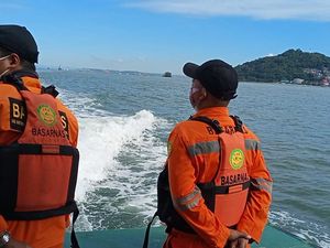 Kapal Nelayan Terbalik di Teluk Balikpapan, 2 Orang Hilang