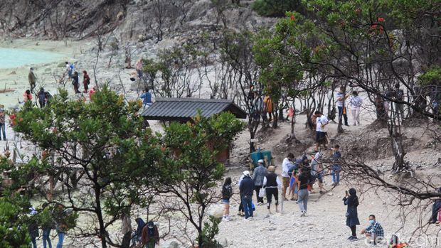 Memasuki hari libur panjang ketiga di pekan ini, sejumlah wisata di Bandung Selatan mulai banyak disambangi oleh wisatawan.