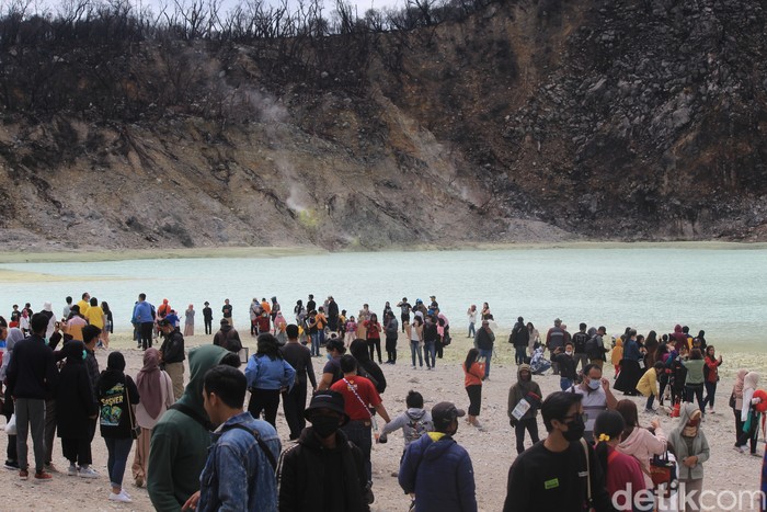 Memasuki hari libur panjang ketiga di pekan ini, sejumlah wisata di Bandung Selatan mulai banyak disambangi oleh wisatawan.