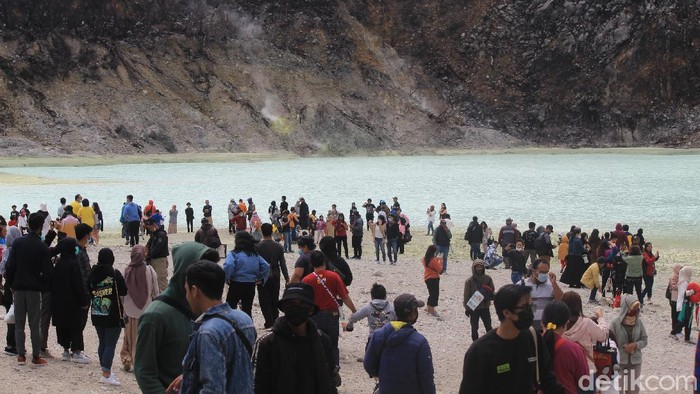 Memasuki hari libur panjang ketiga di pekan ini, sejumlah wisata di Bandung Selatan mulai banyak disambangi oleh wisatawan.