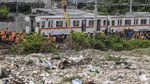 Potret KRL Anjlok di Kampung Bandan