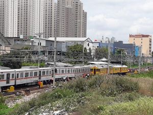 30 Penumpang Dievakuasi Saat KRL Alami Gangguan di Kampung Bandan