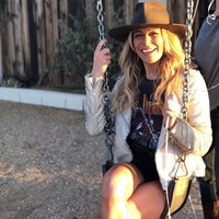 Penyanyi dan aktris LeAnn Rimes selama ini rahasiakan kondisi kulit. Setelah bertahun-tahun eksis di industri hiburan, akhirnya LeAnn berbicara tentang kondisi kulit yang dialaminya.  Foto: dok. Instagram