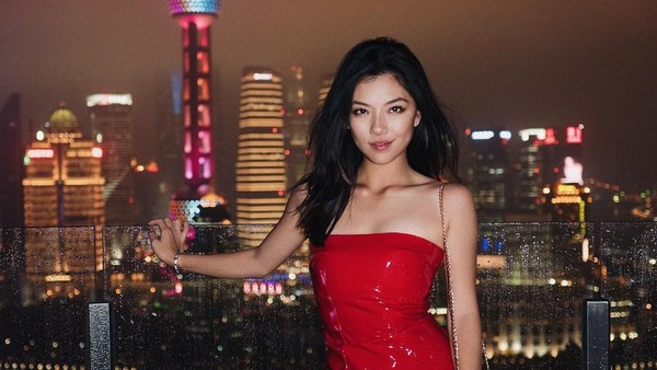 Potret Pegolf China yang Dijuluki The Next Tiger Woods, Pacar Pembalap F1